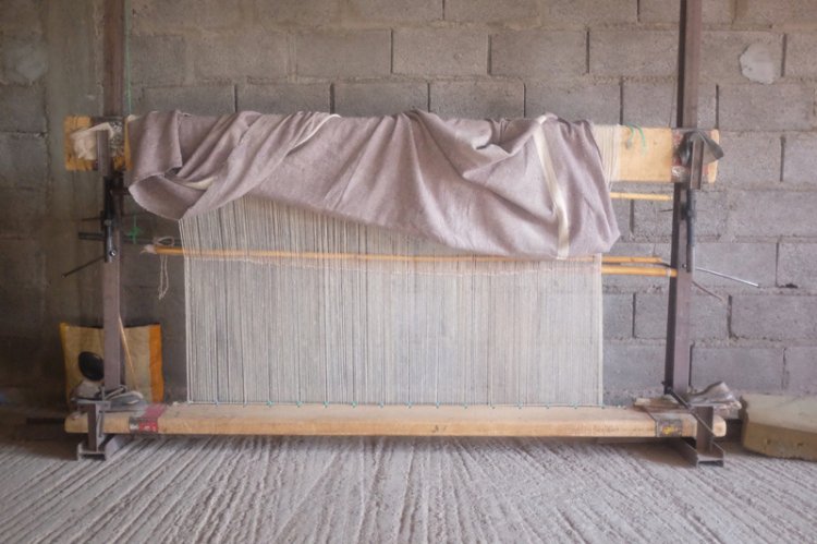 Webstuhl, der für die Teppichproduktion in Einsatz kommt.