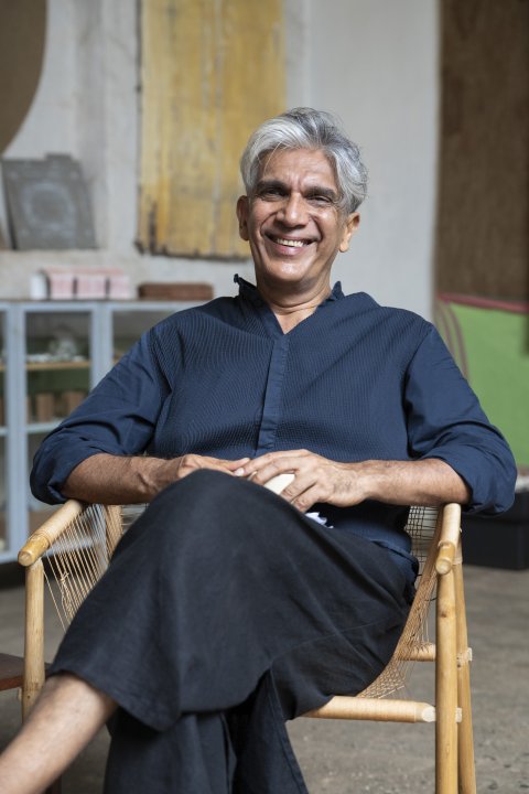 Ein Portraitfoto des indischen Architekten