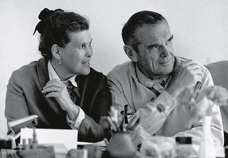 Die Malerin Ray und der Architekt Charles Eames bilden ein kongeniales Duo.